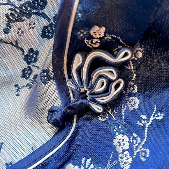 Vintage Silk blue and silver floral cheongsam dress with high neck ribbon button - Picture 7 of 10